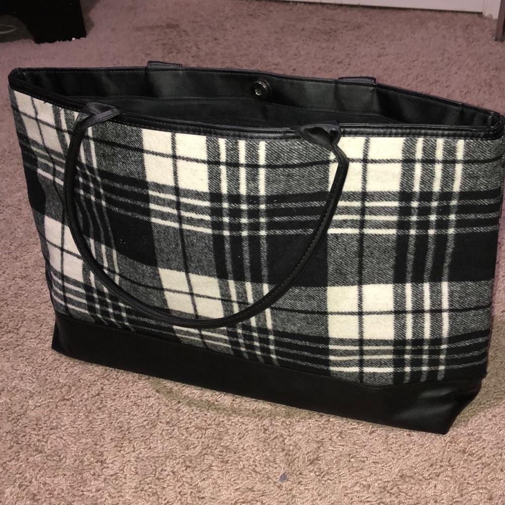DSW Handbag (black and white)